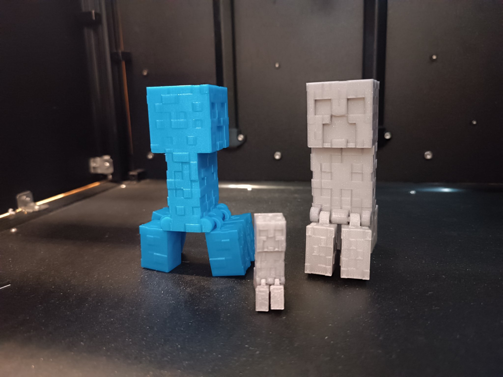 Creeper linh hoạt trong Minecraft với chân khớp nối