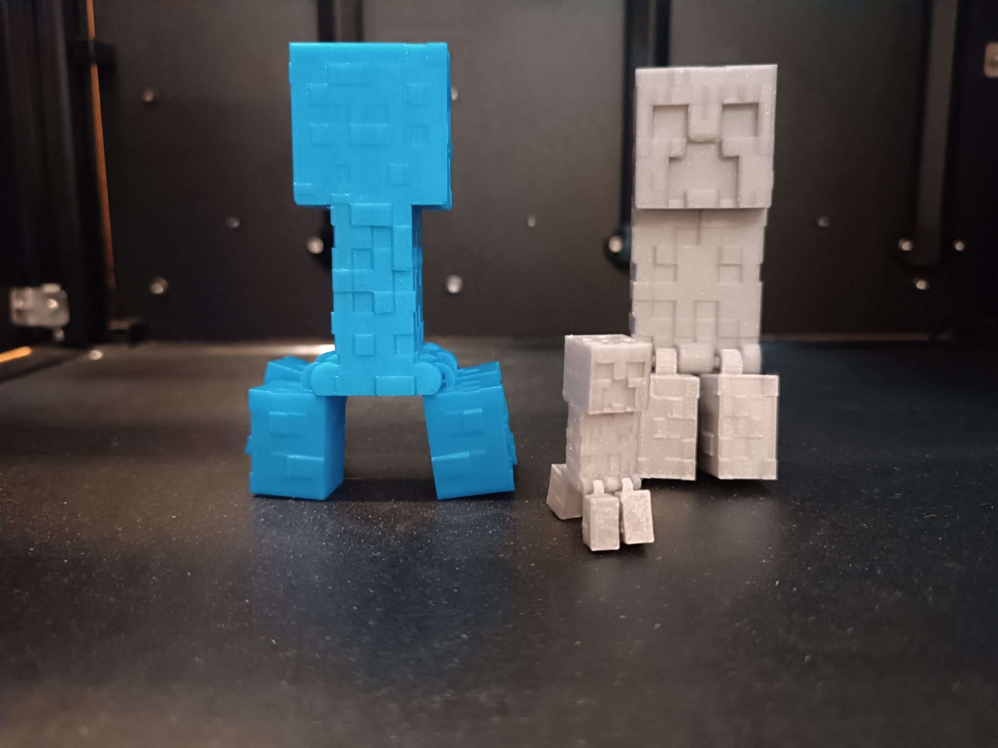 Creeper linh hoạt trong Minecraft với chân khớp nối