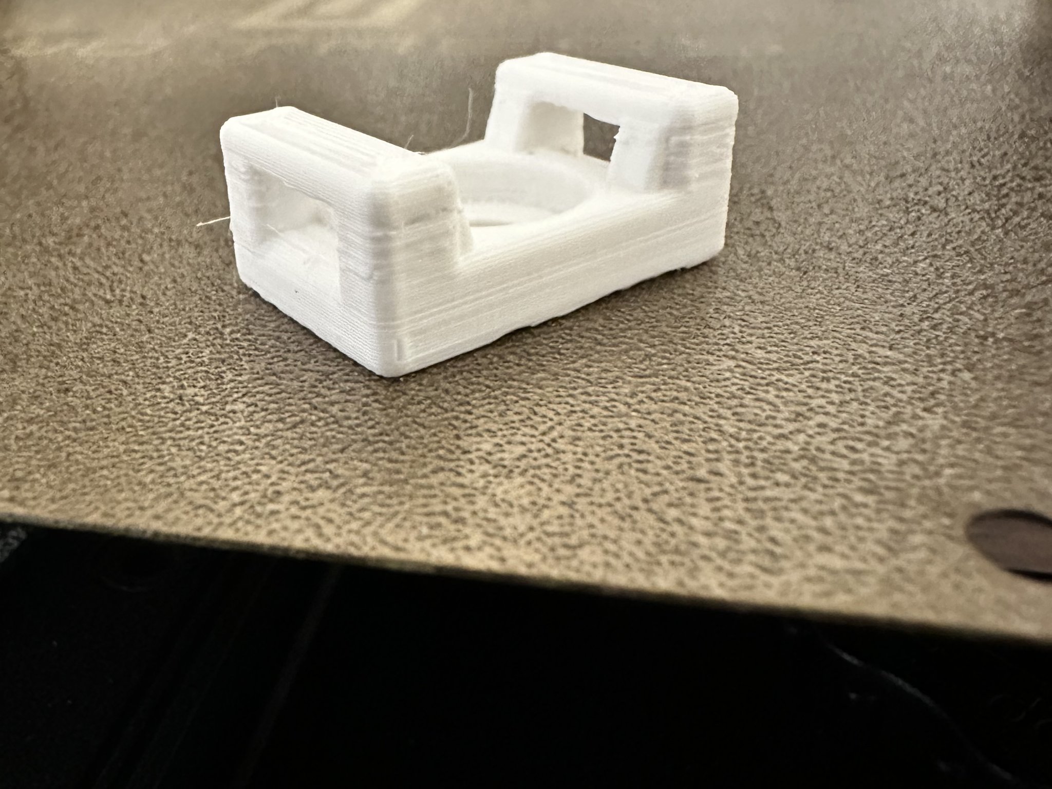 Giá đỡ dây buộc zip dễ in 3D cần hỗ trợ