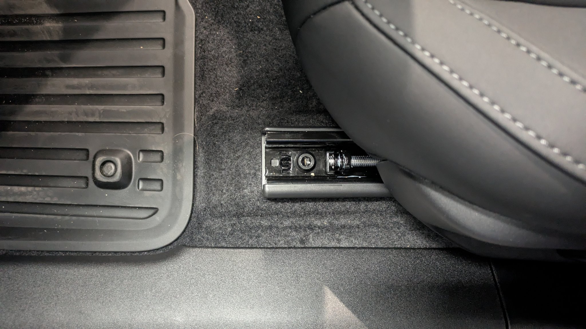 Nắp cuối thanh ray ghế Volvo EX30 cho ghế lái và hành khách