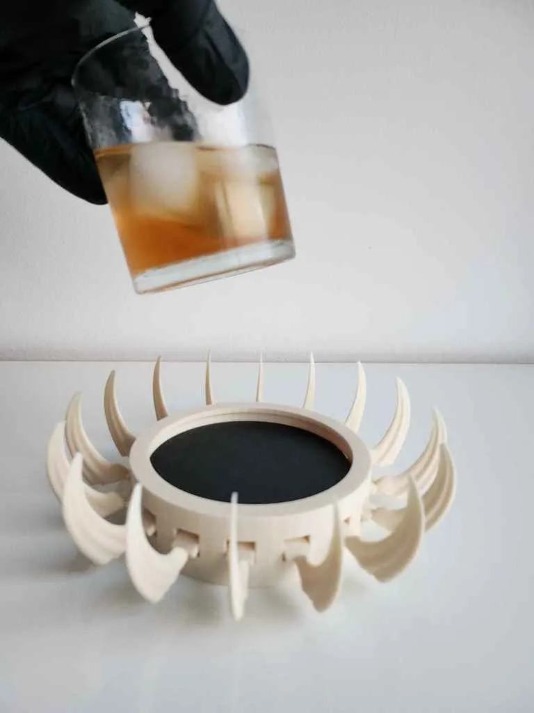 Giá đỡ đồ uống Dune Sandworm tự điều chỉnh