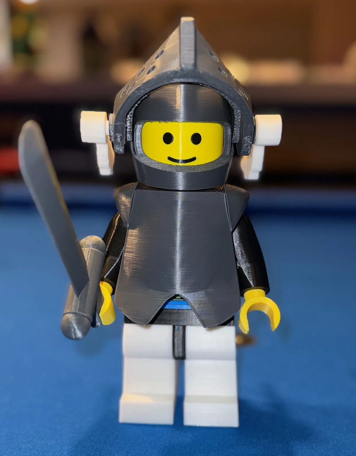 Hiệp sĩ trong bộ giáp gạch kích thước khổng lồ (tỷ lệ 5:1)