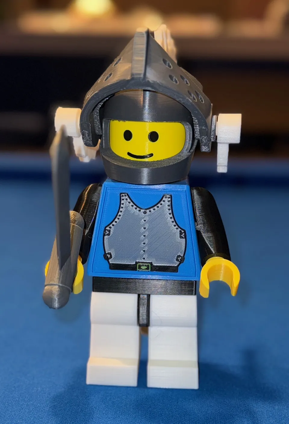 Hiệp sĩ trong bộ giáp gạch kích thước khổng lồ (tỷ lệ 5:1)