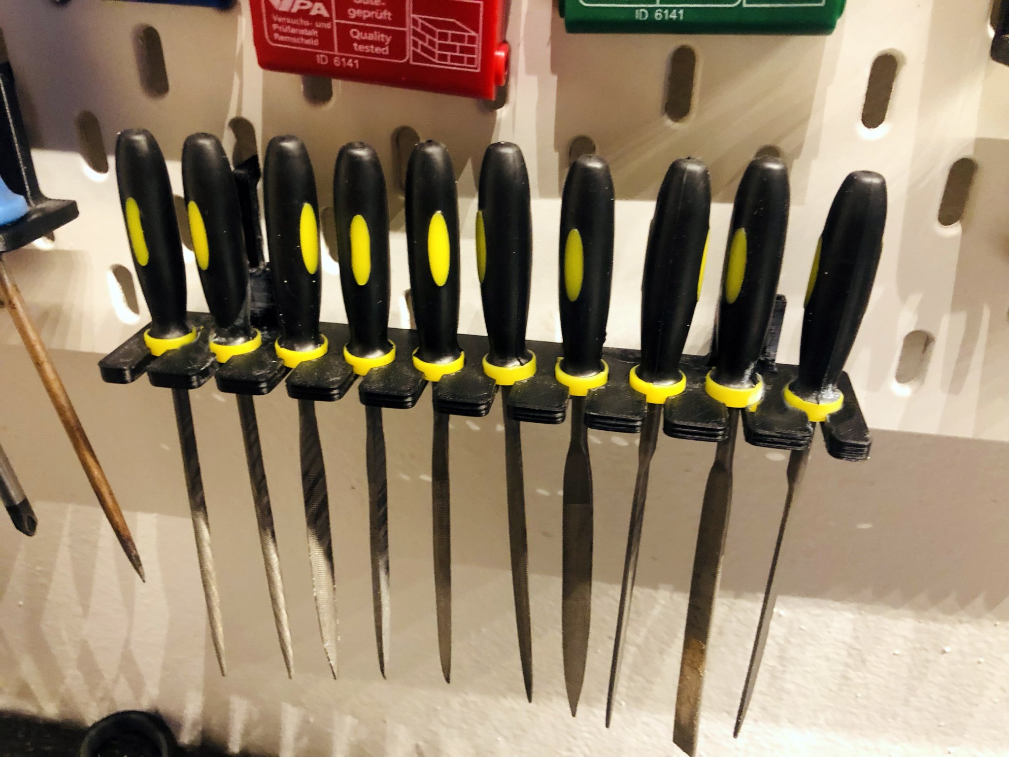 Giá đỡ tài liệu Skadis đơn giản từ IKEA