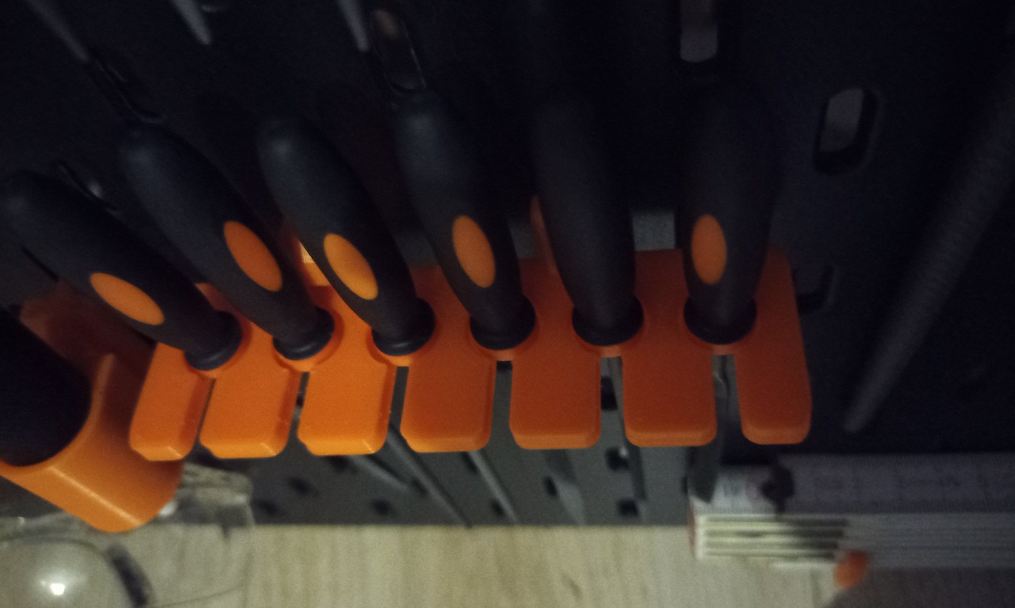 Giá đỡ tài liệu 6 khe cắm với móc đa năng IKEA Skadis