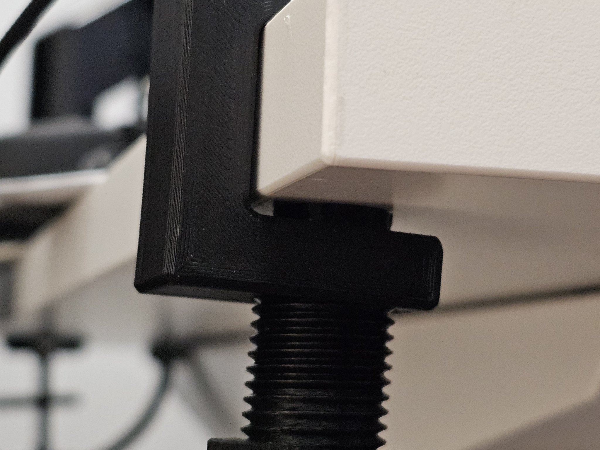 Kẹp bàn 25mm với lỗ ren 1/4" và đệm bảo vệ vít