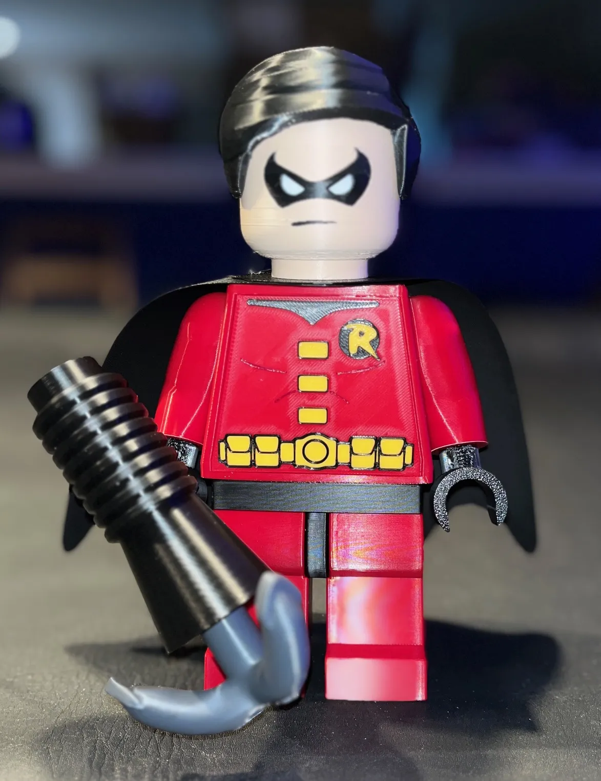 Nhân vật Batman và Robin kích thước khổng lồ từ Batcave