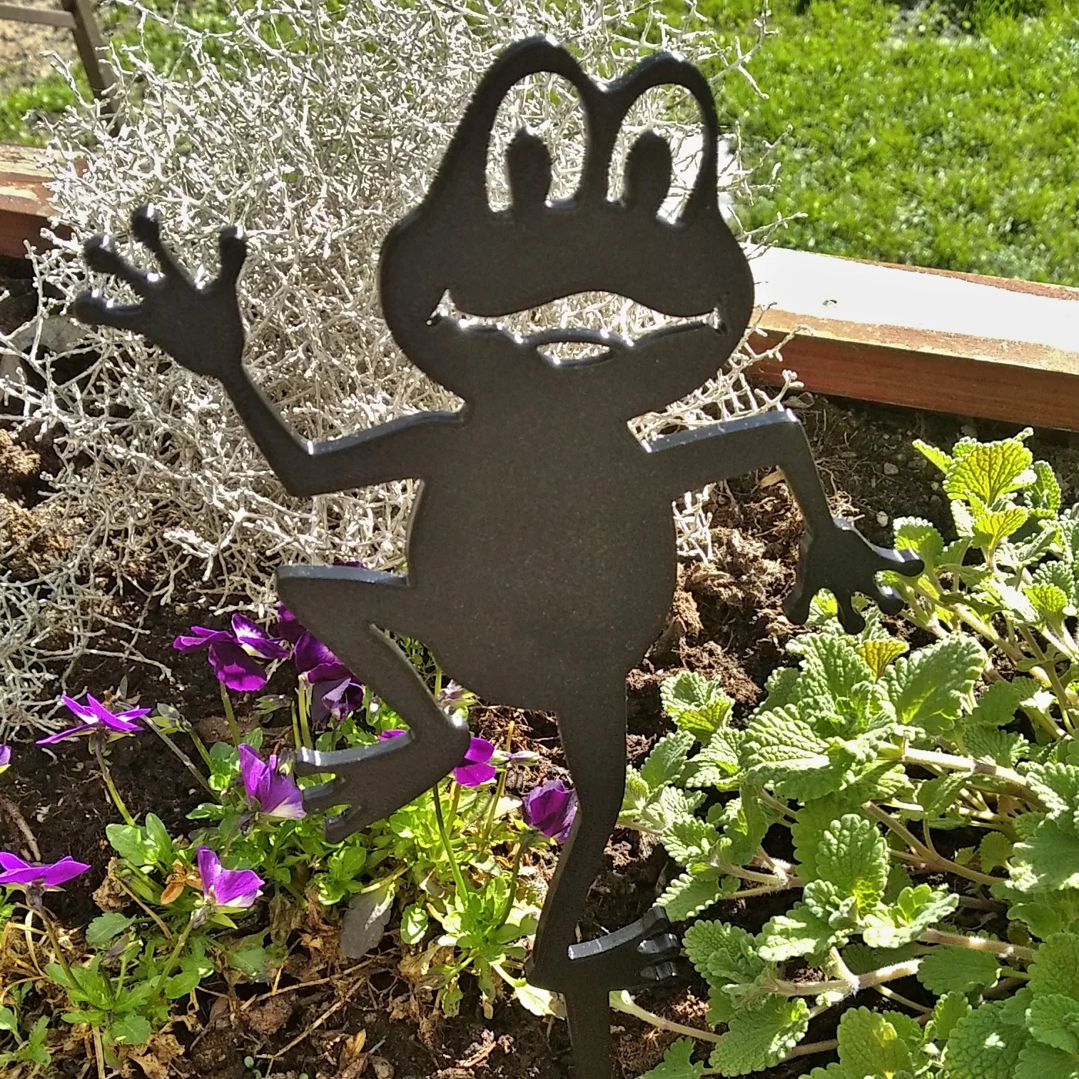 Silhouette ếch trang trí cho vườn và chậu hoa