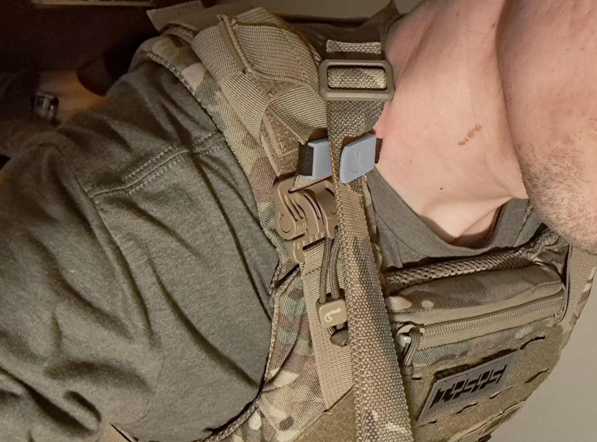 Móc treo súng cho ba lô hỗ trợ rucking với súng trường