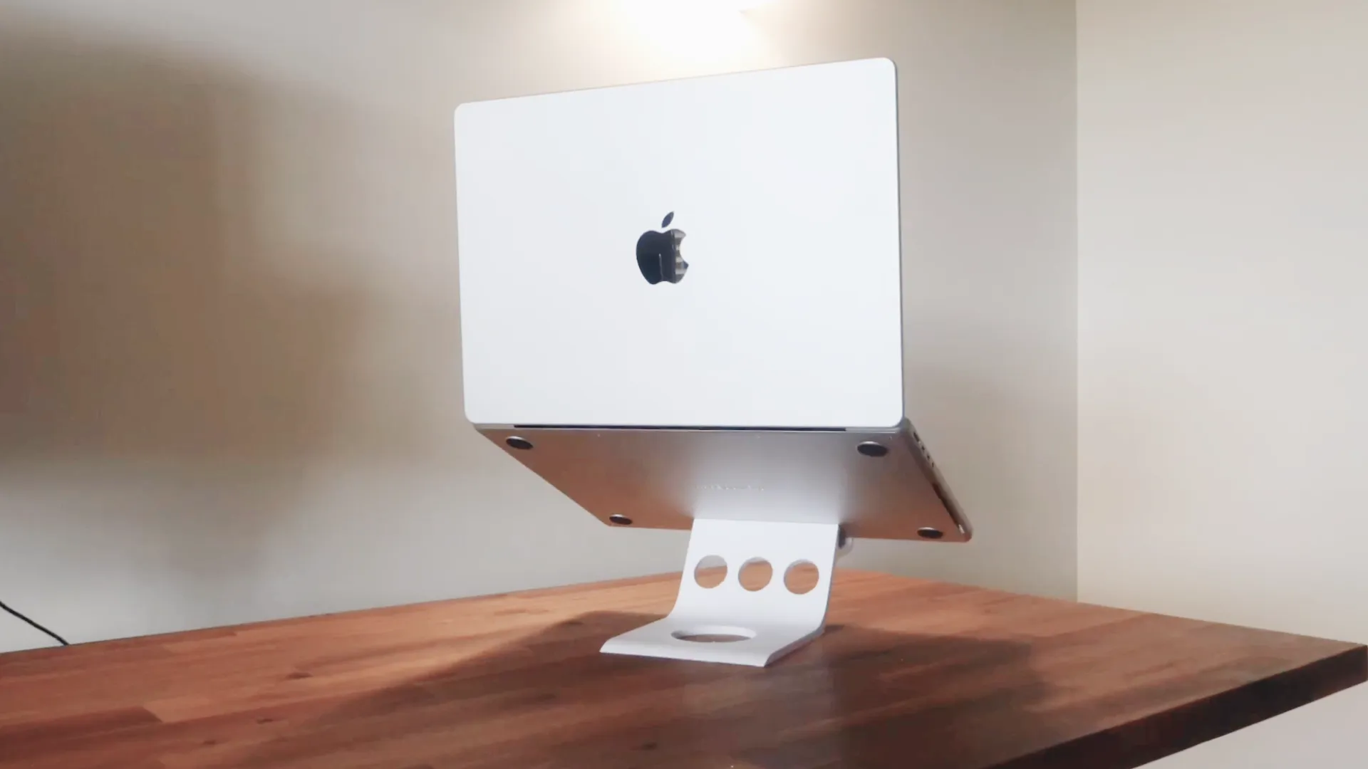 Giá đỡ laptop in 3D thanh lịch cho không gian làm việc