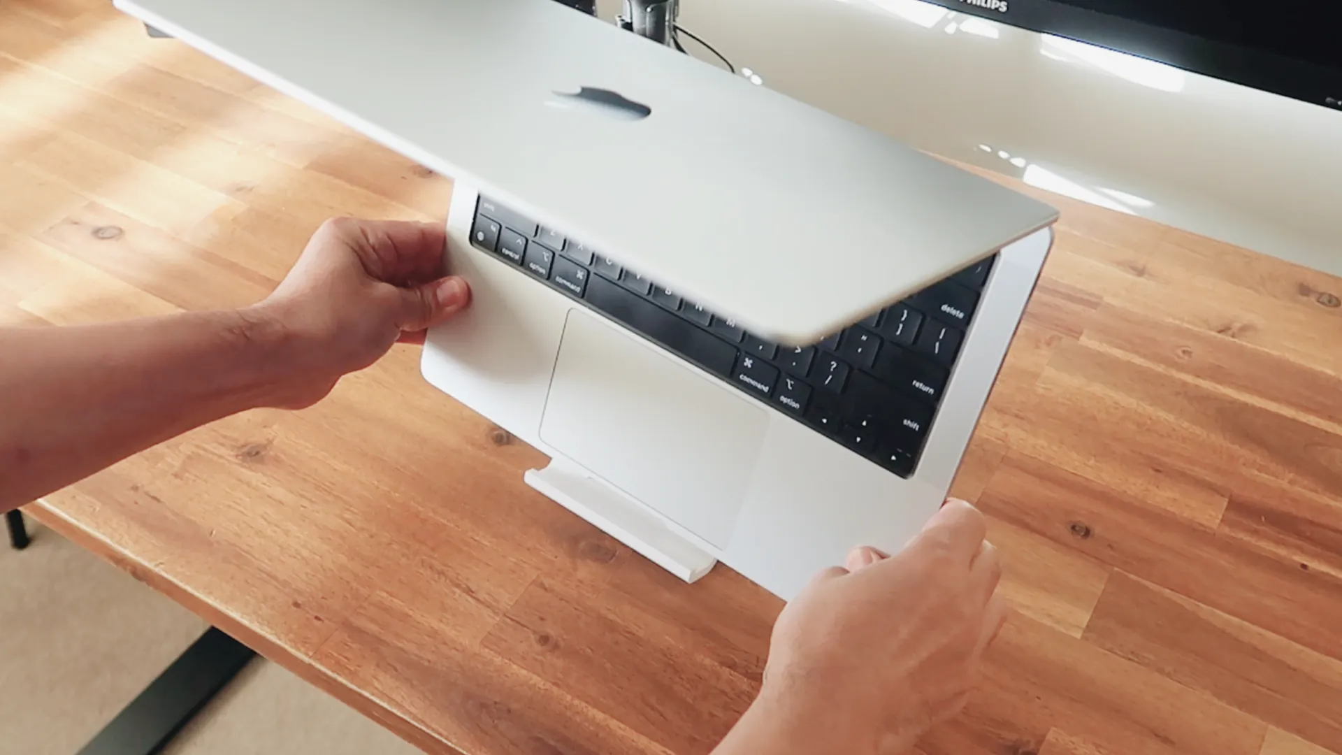 Giá đỡ laptop in 3D thanh lịch cho không gian làm việc