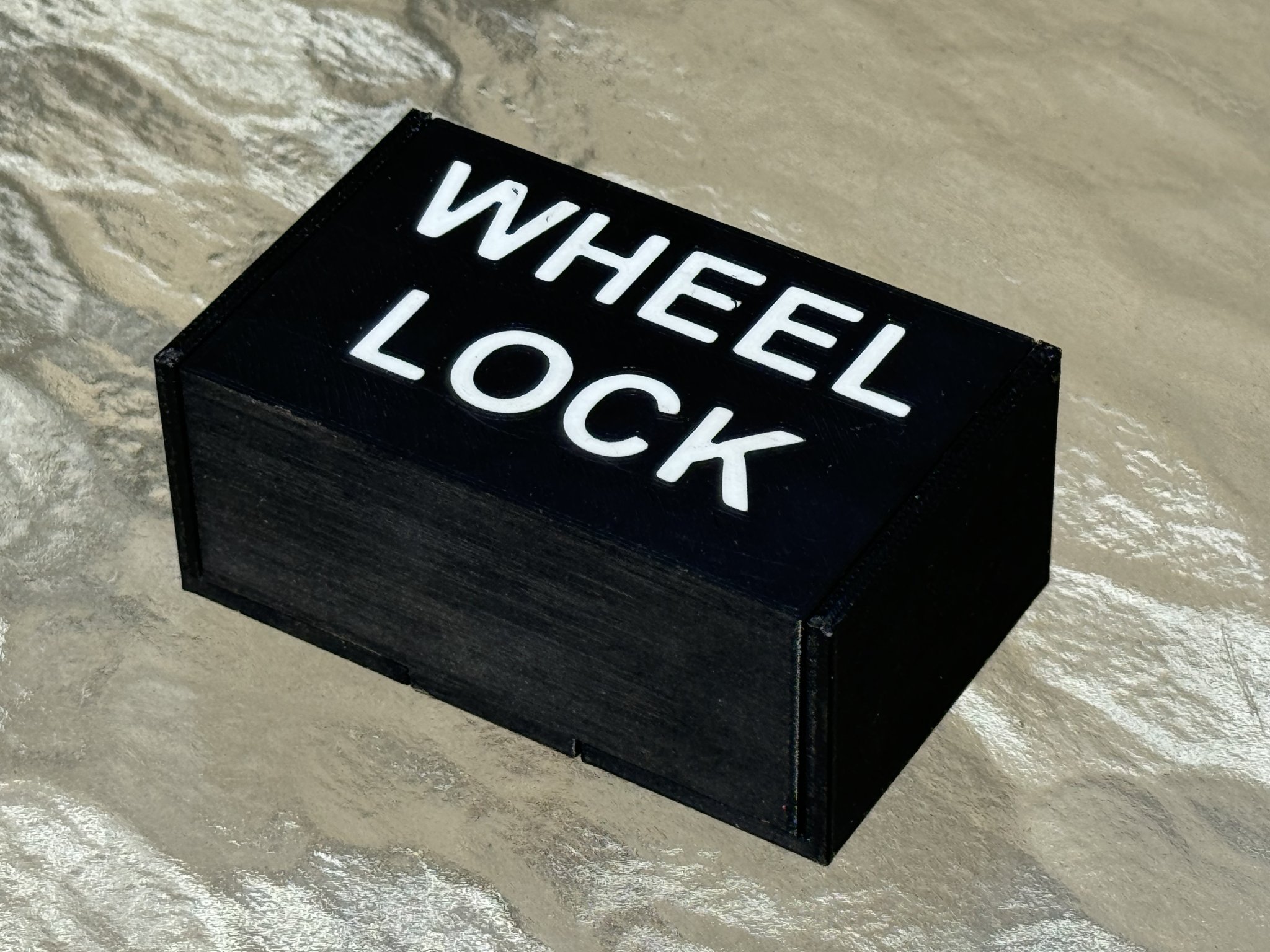 Hộp lưu trữ khóa bánh xe Subaru gọn gàng