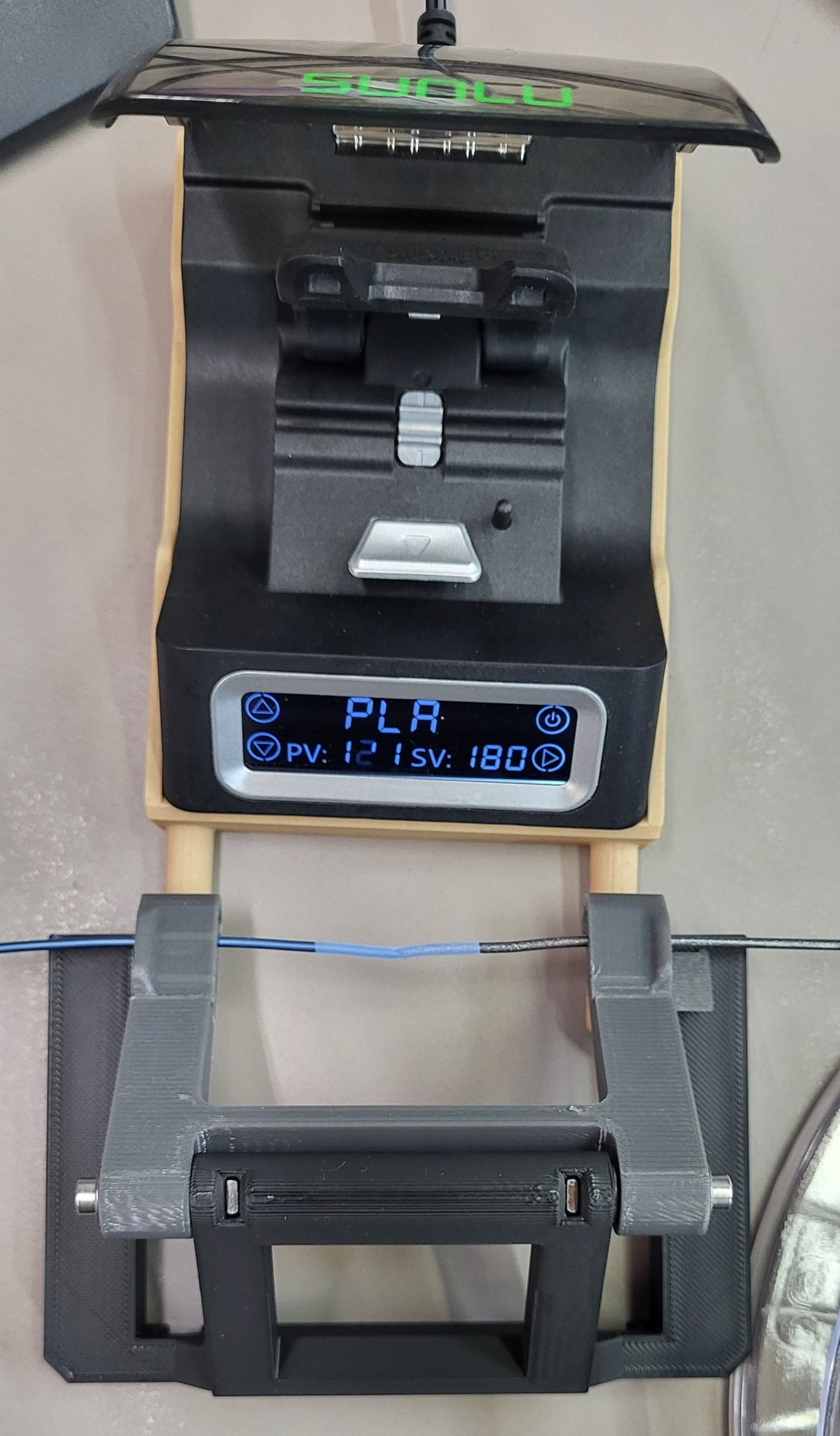 Giúp đỡ tay cầm cho máy hàn filament Sunlu