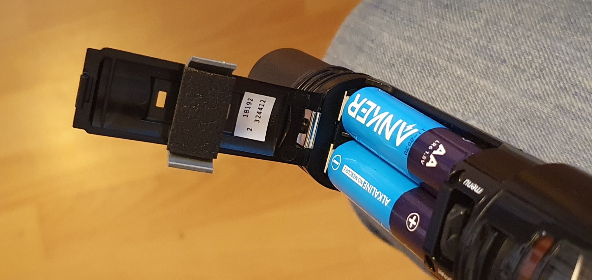 Kẹp pin AA Shure cho QLXD2, ULXD2, AXIENT AD2 95A29359