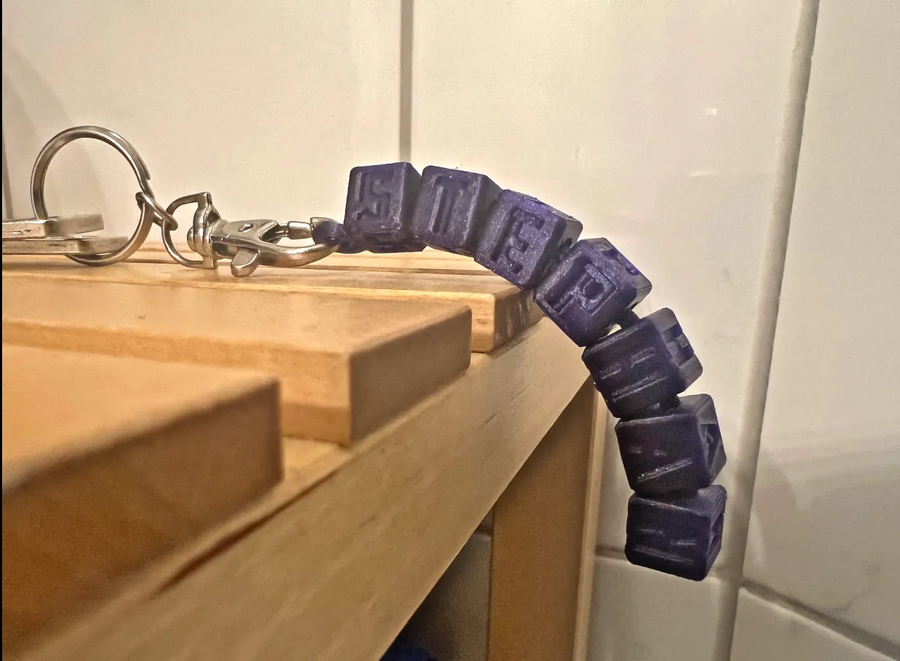 Móc khóa chữ cái linh hoạt với tên cá nhân tùy chỉnh