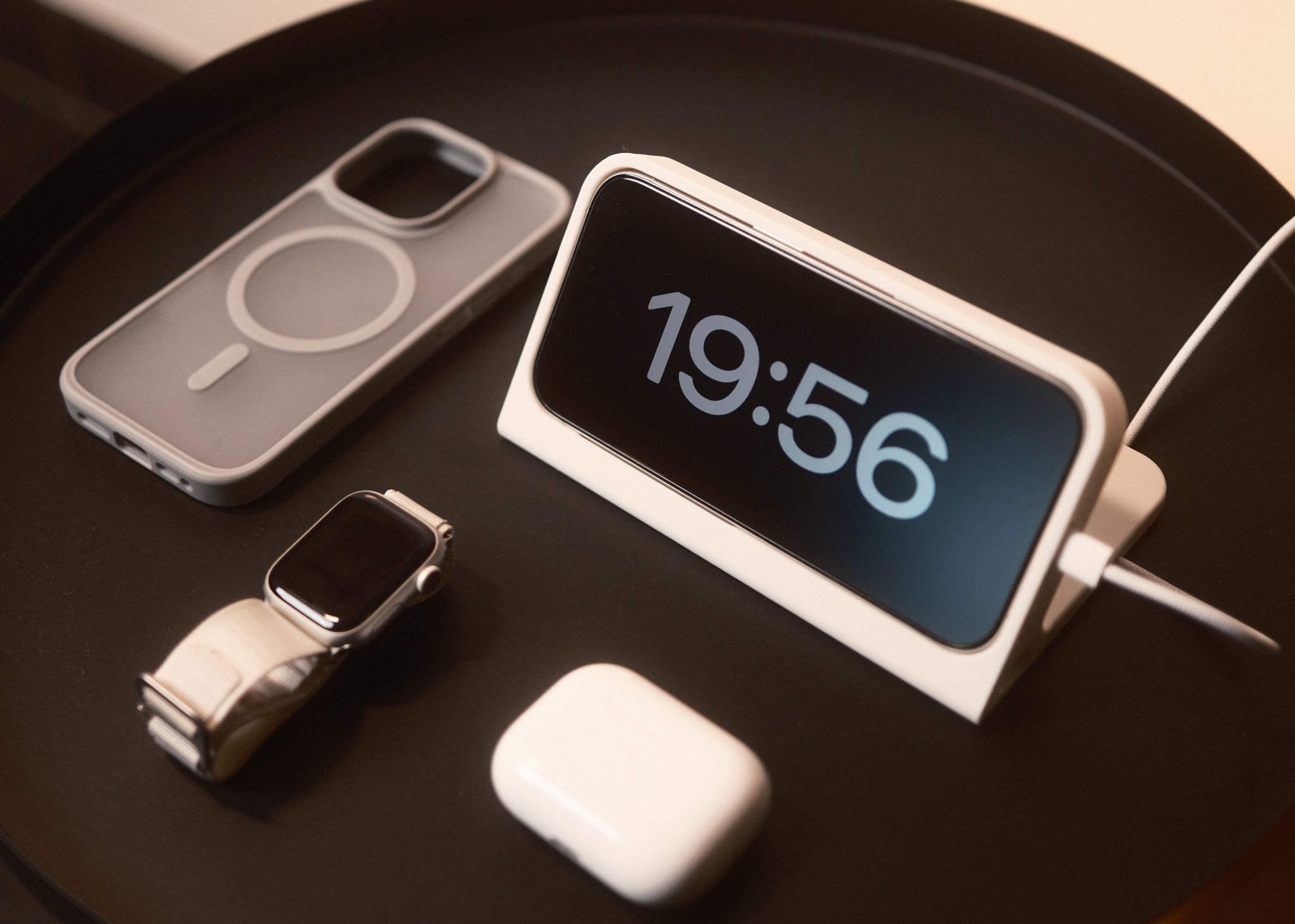 Giá đỡ chờ cho iPhone - Sạc USB đa năng