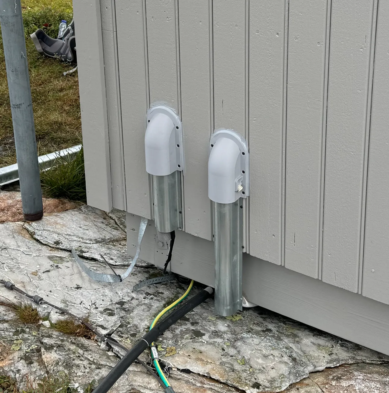 Kẹp ống và dây cáp - Nắp bảo vệ an toàn