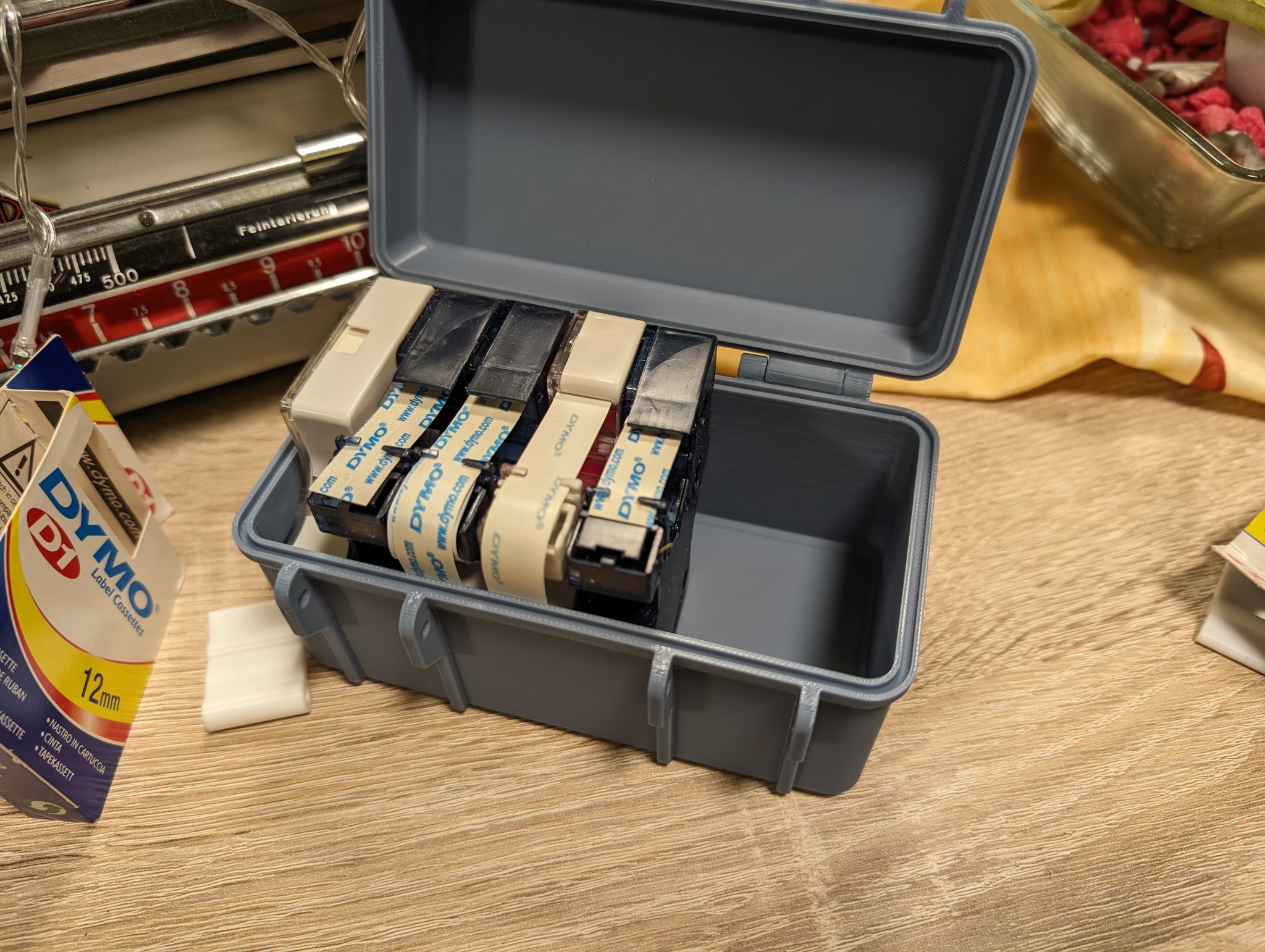 Hộp lưu trữ bền bỉ cho băng Dymo D1