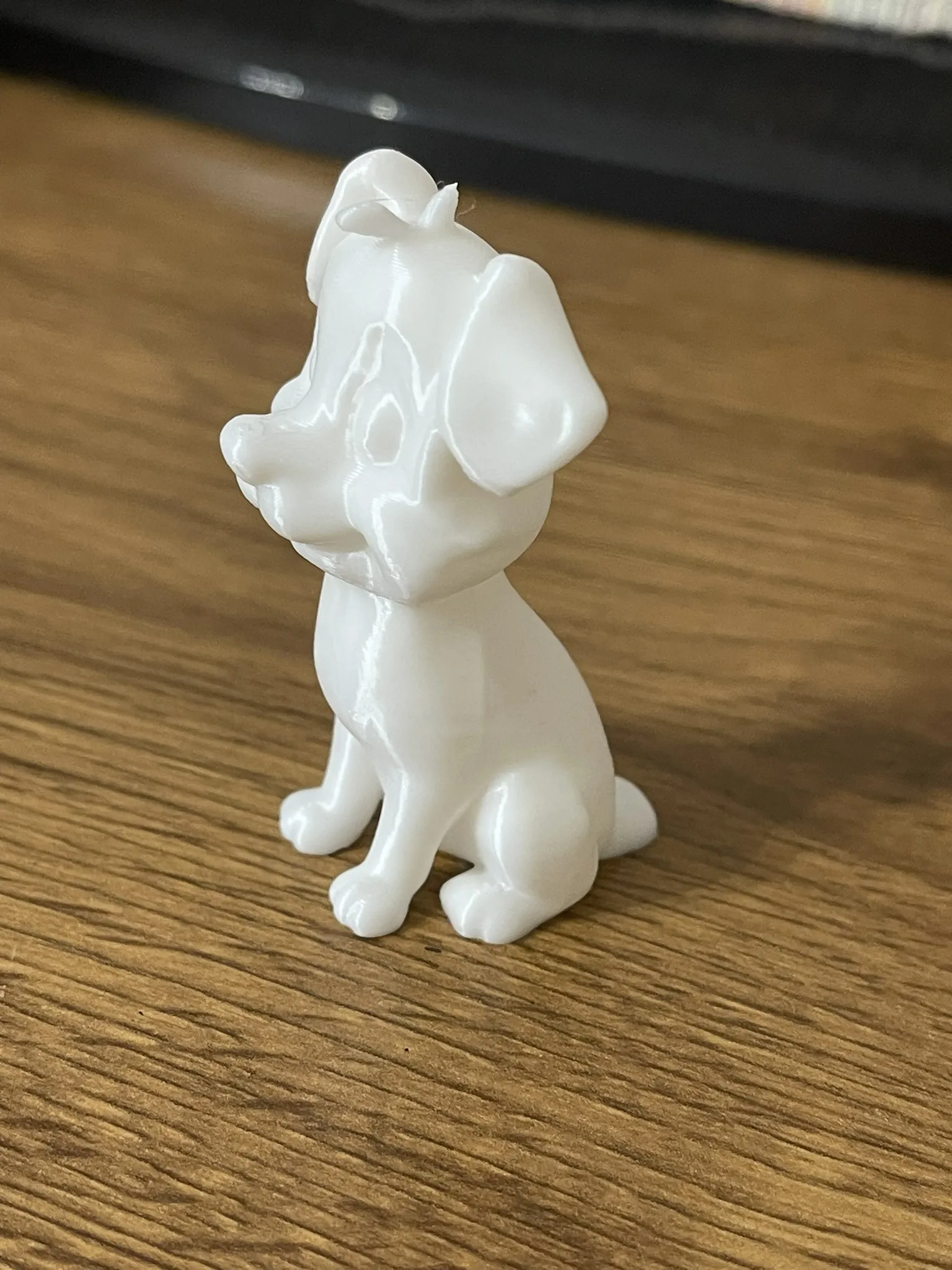 Mô hình chó ngồi chuẩn bị sơn tay