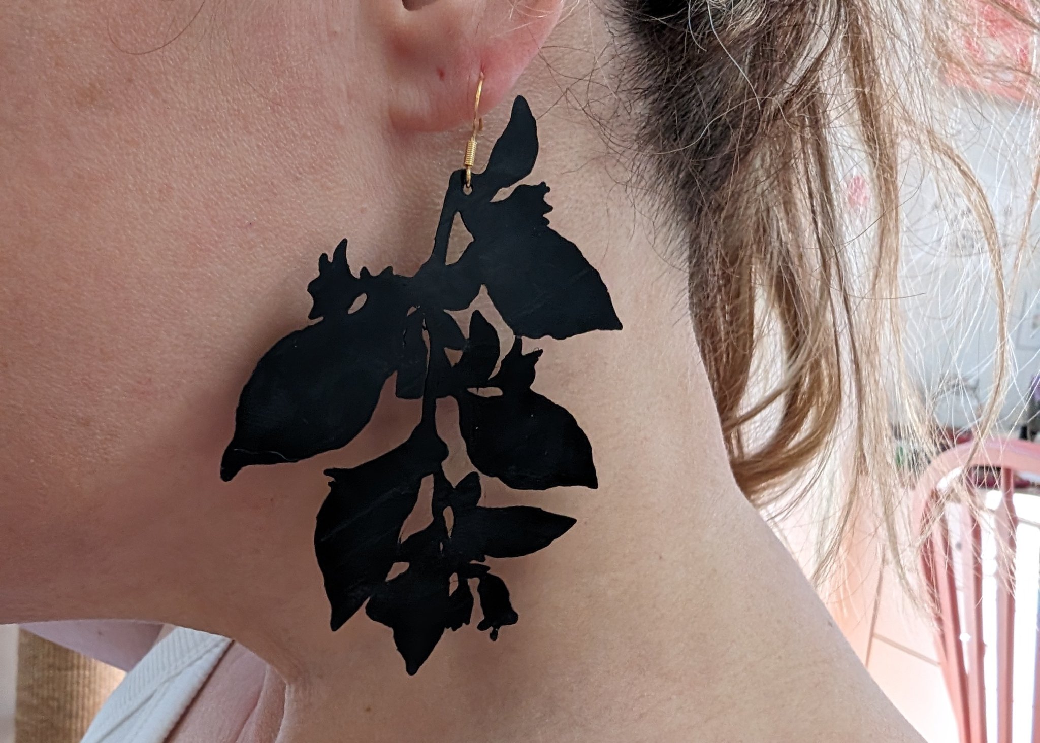 Bông tai lá cây belladonna phong cách tự nhiên treo lớn