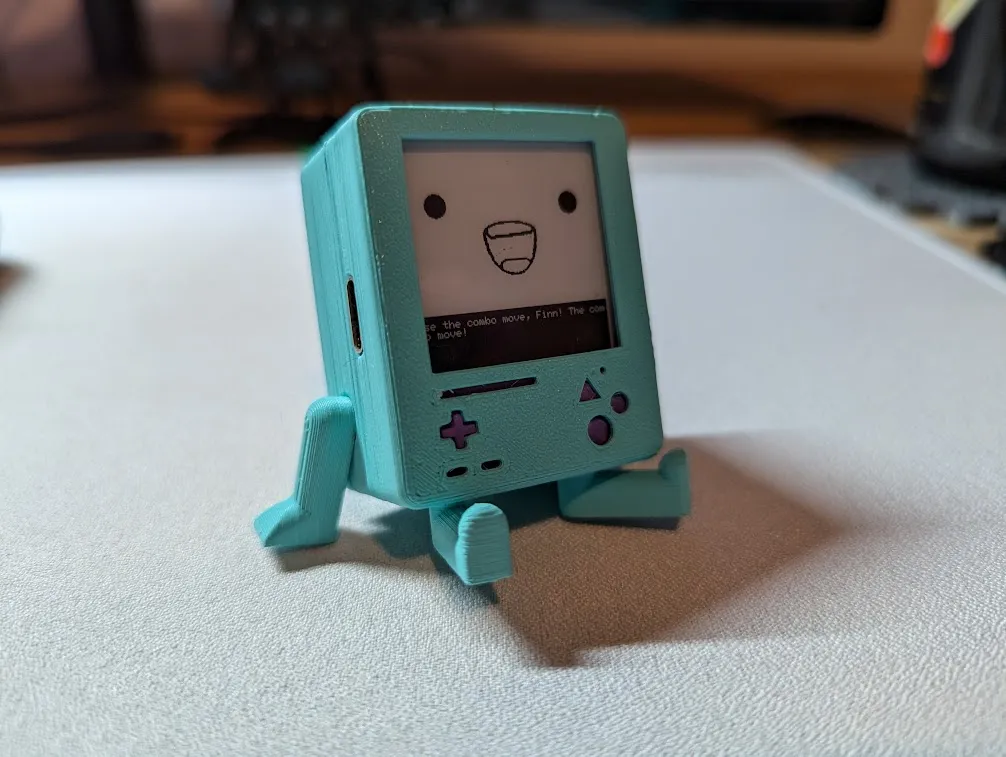 Bàn làm việc nhỏ BMO từ Adventure Time