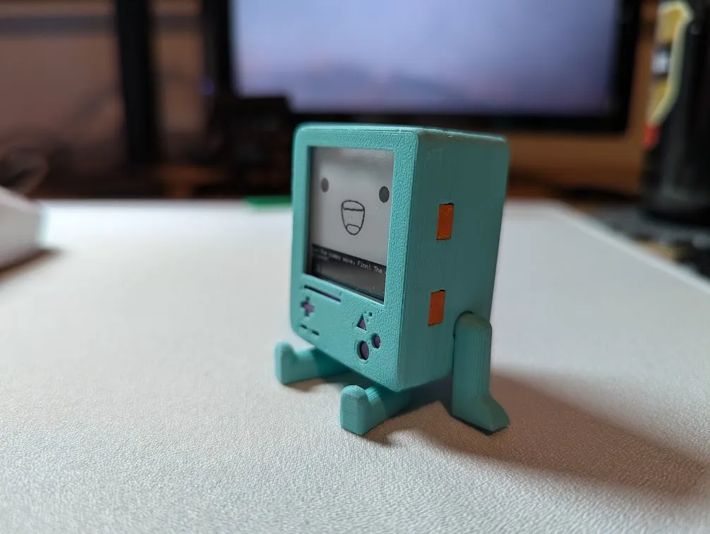 Bàn làm việc nhỏ BMO từ Adventure Time