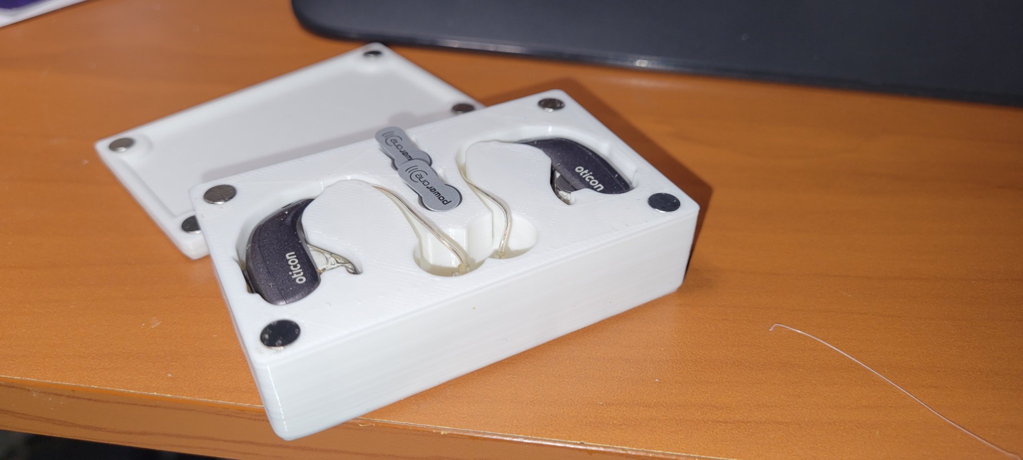 Hộp đựng máy trợ thính Oticon More với pin 312