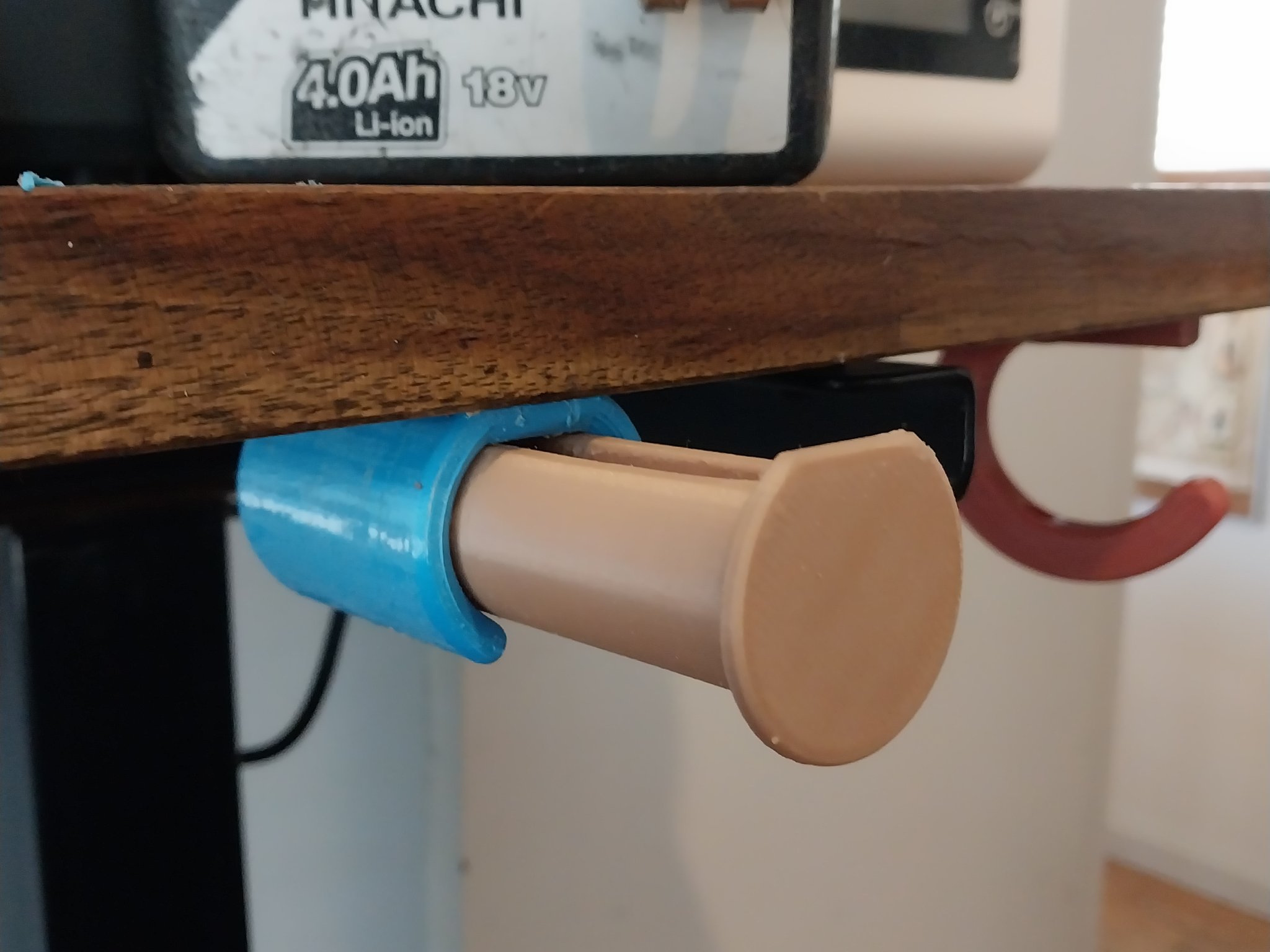 Móc treo dưới bàn có thể thu gọn dễ dàng