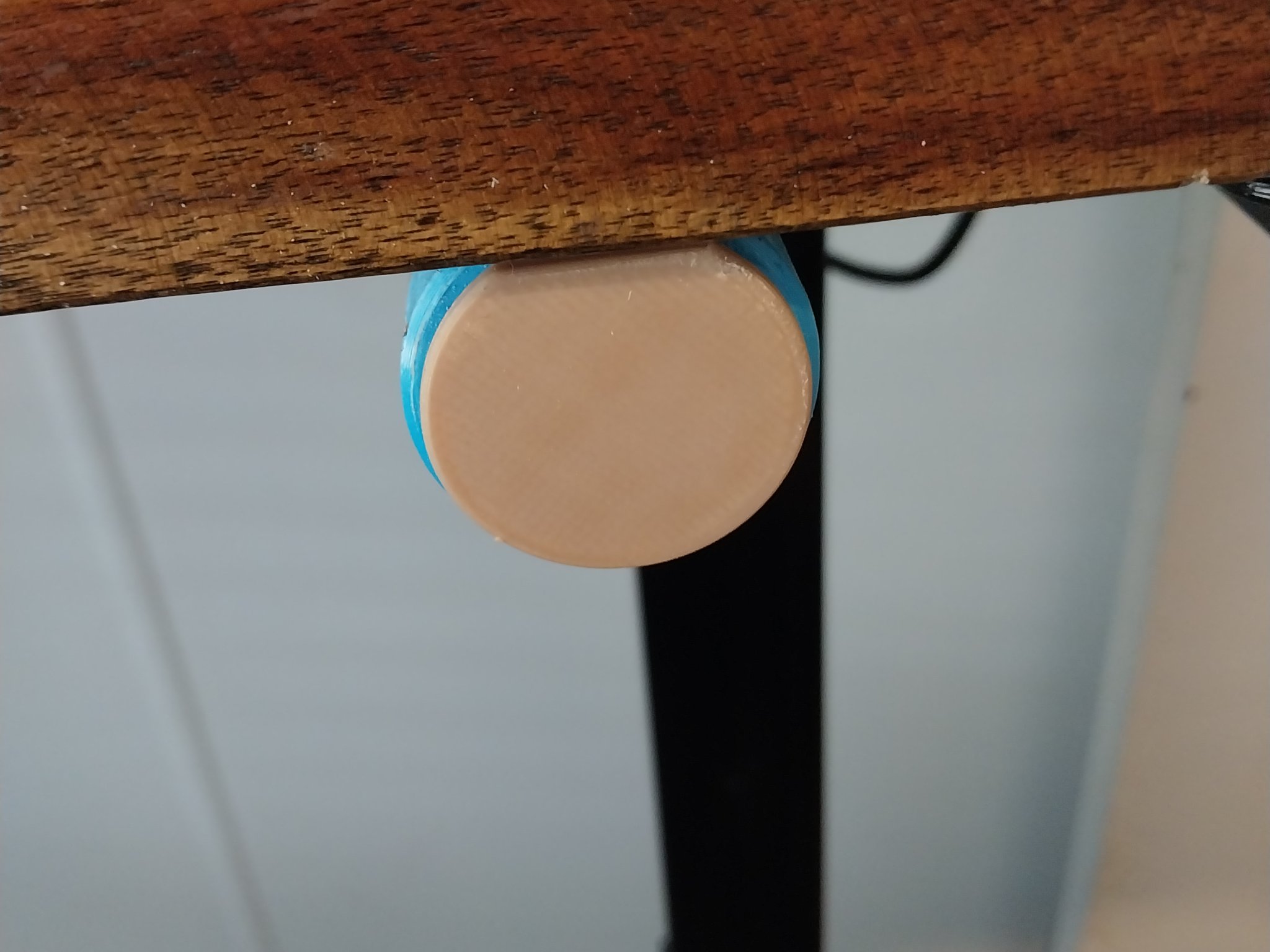 Móc treo dưới bàn có thể thu gọn dễ dàng