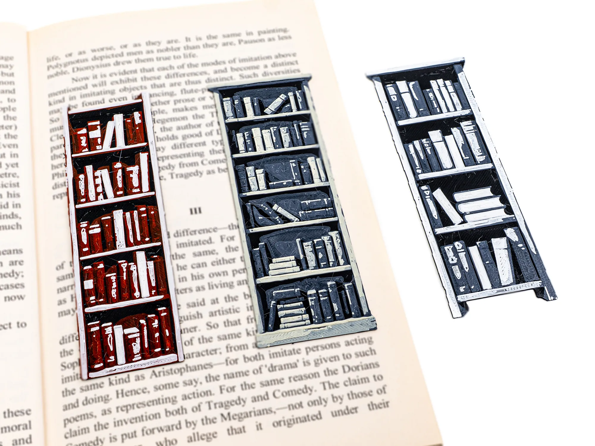 Giá sách mini đánh dấu vị trí trong từng câu chuyện