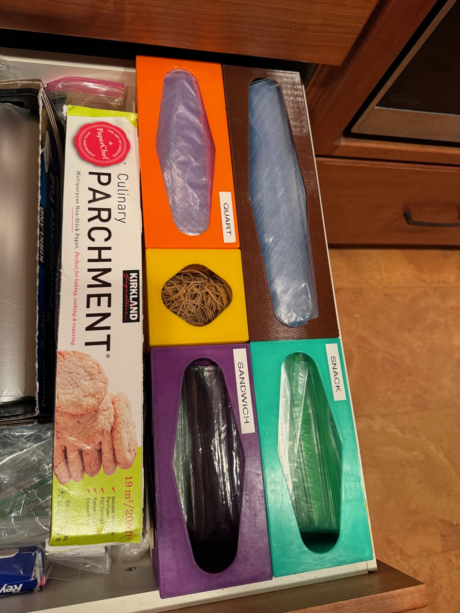 Hộp đựng và phân phát túi Ziplock trong ngăn kéo