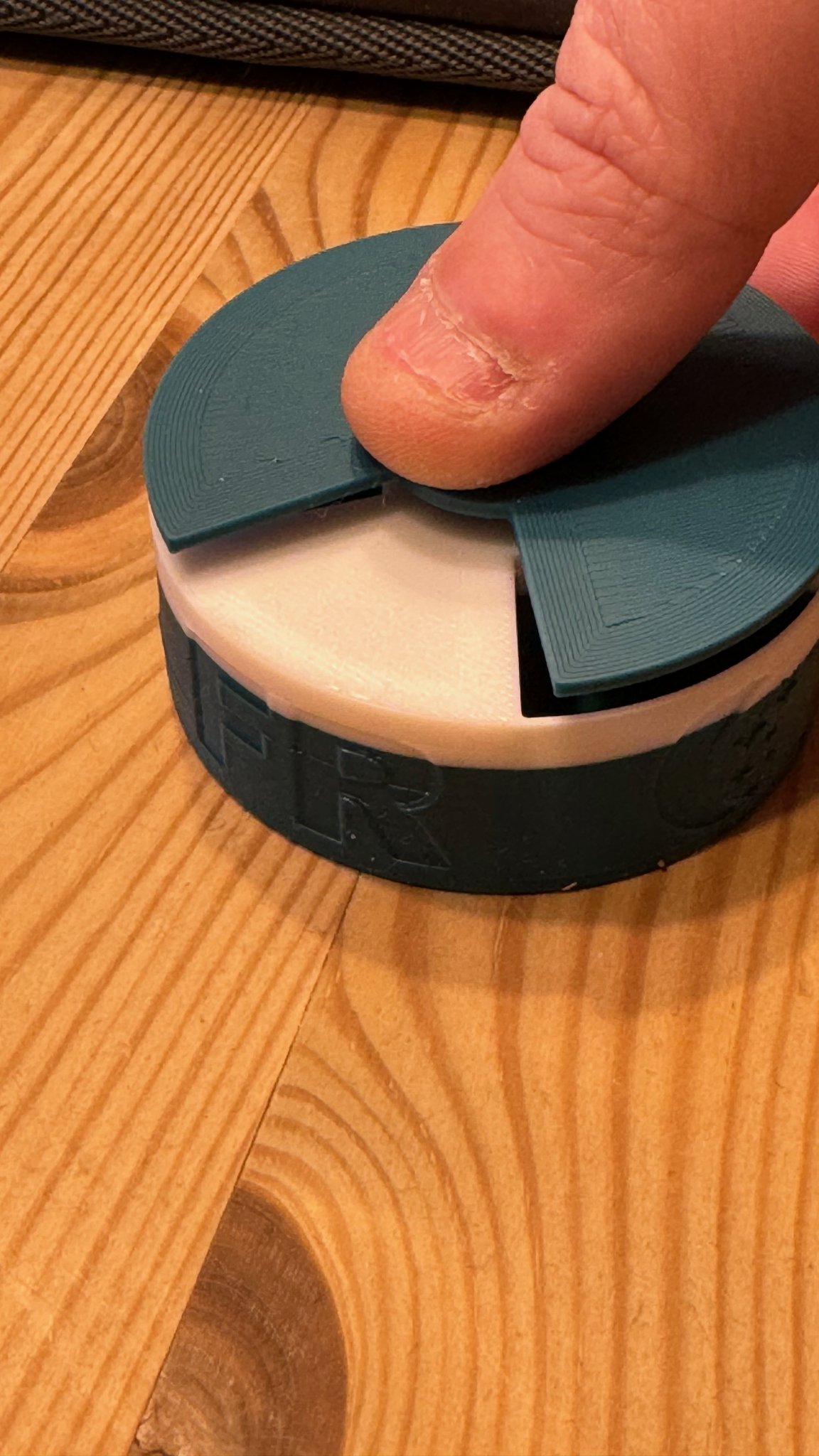 Hộp đựng thuốc 7 ngày có dispenser và hộp du lịch nắp vặn