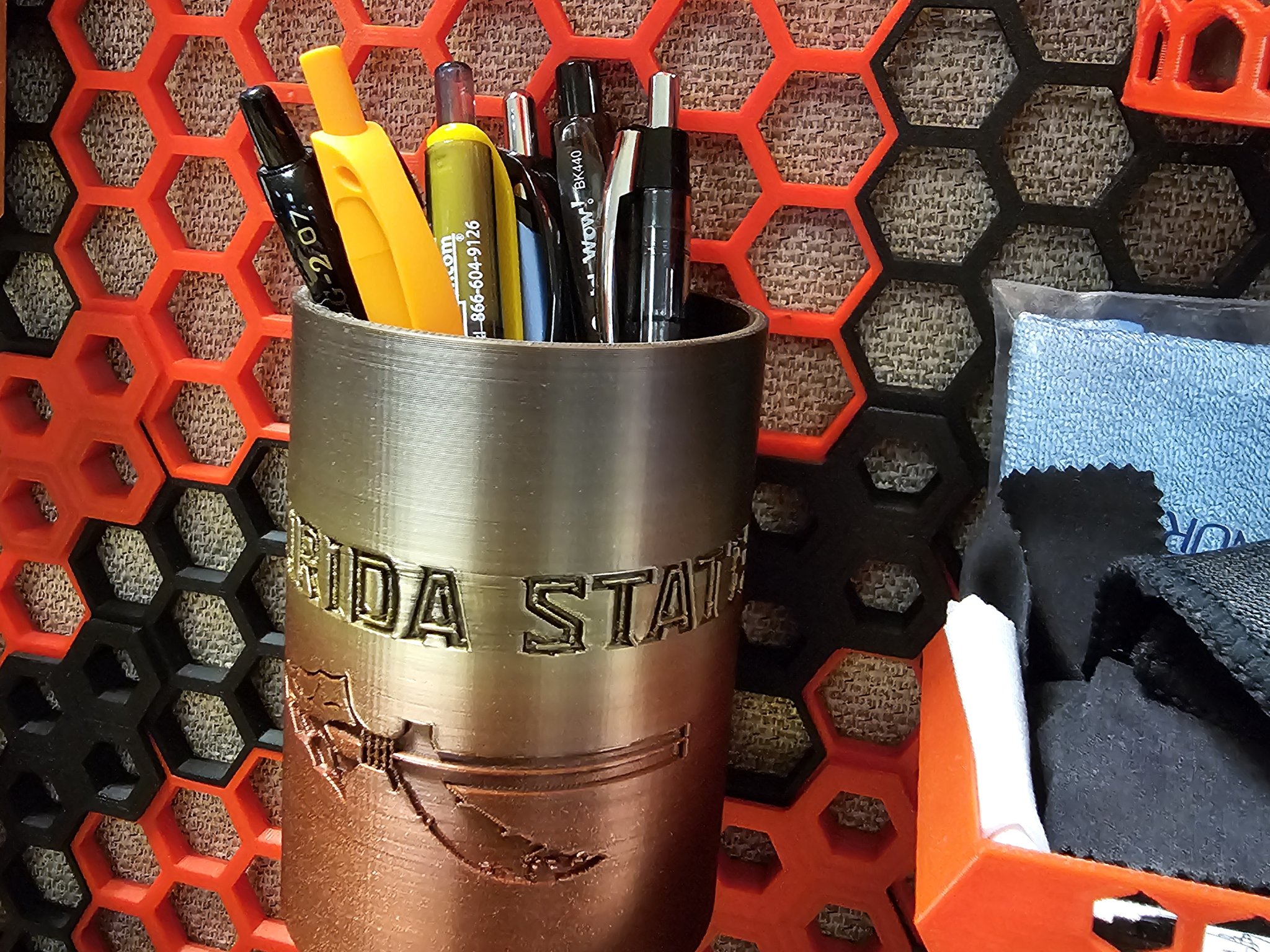 Cốc đựng bút treo tường lưu trữ tổ ong