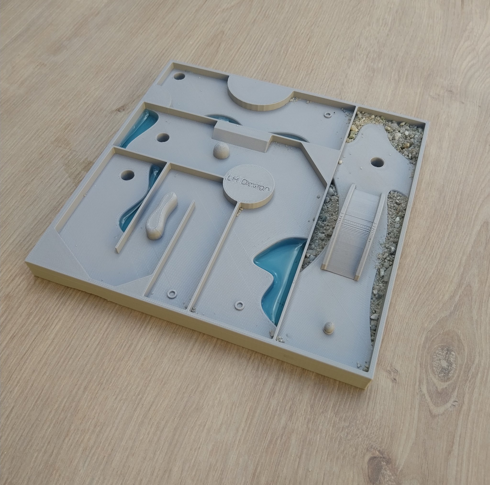 Trò chơi mini golf trên bàn với mô hình in 3D