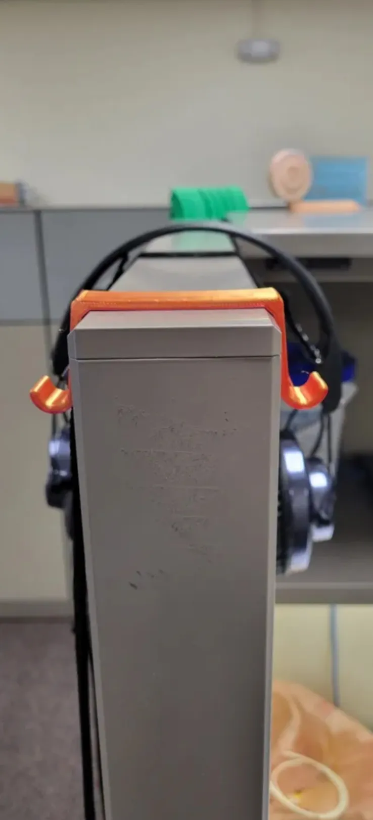 Giá treo tường hình khối cho văn phòng dày 65mm