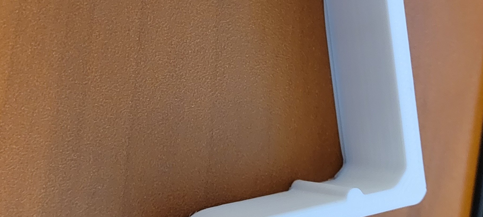 Giá treo tường hình khối cho văn phòng dày 65mm