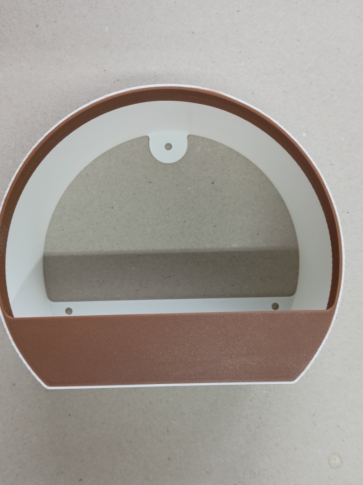 Cây cho chim ăn gắn cửa sổ nhỏ xinh