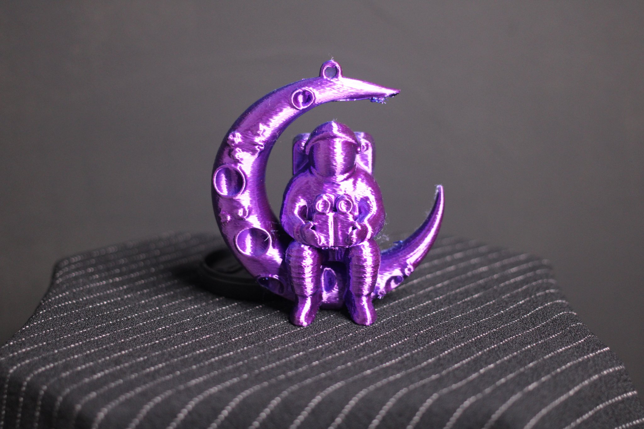 Quả cầu Giáng Sinh Buzzlunar trang trí độc đáo