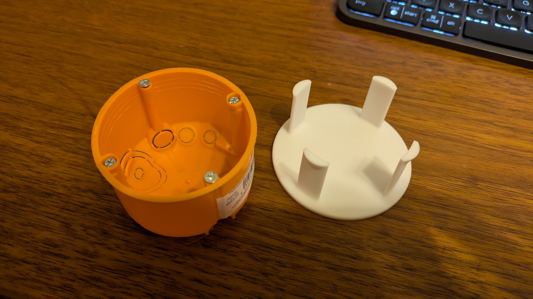 Nắp đậy cho hộp tường rỗng Ø75 với nắp lò xo