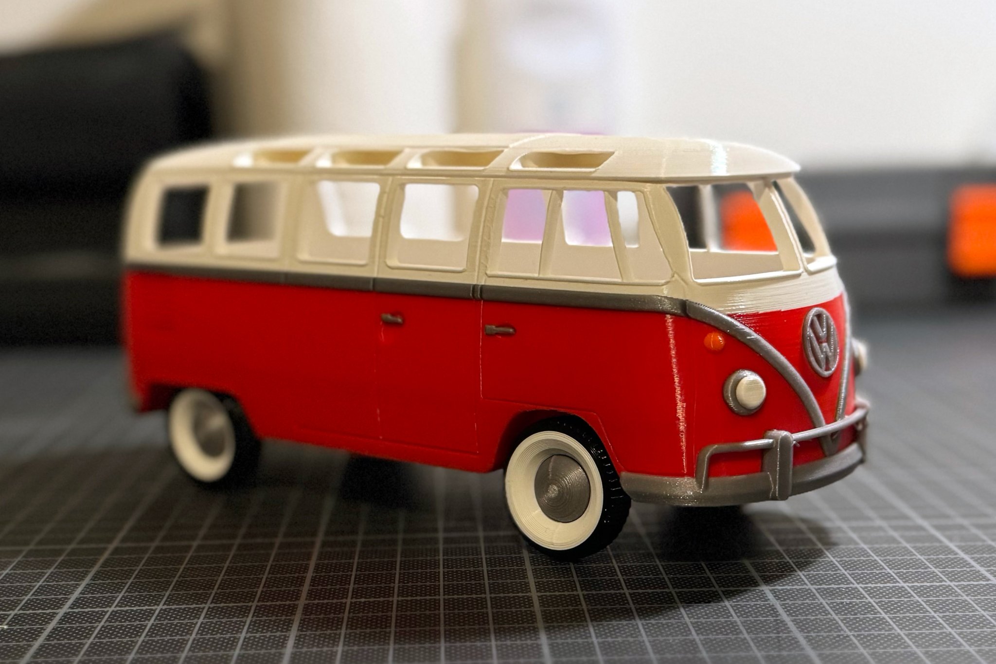 Xe buýt Volkswagen nhiều màu sắc in 3D với MMU