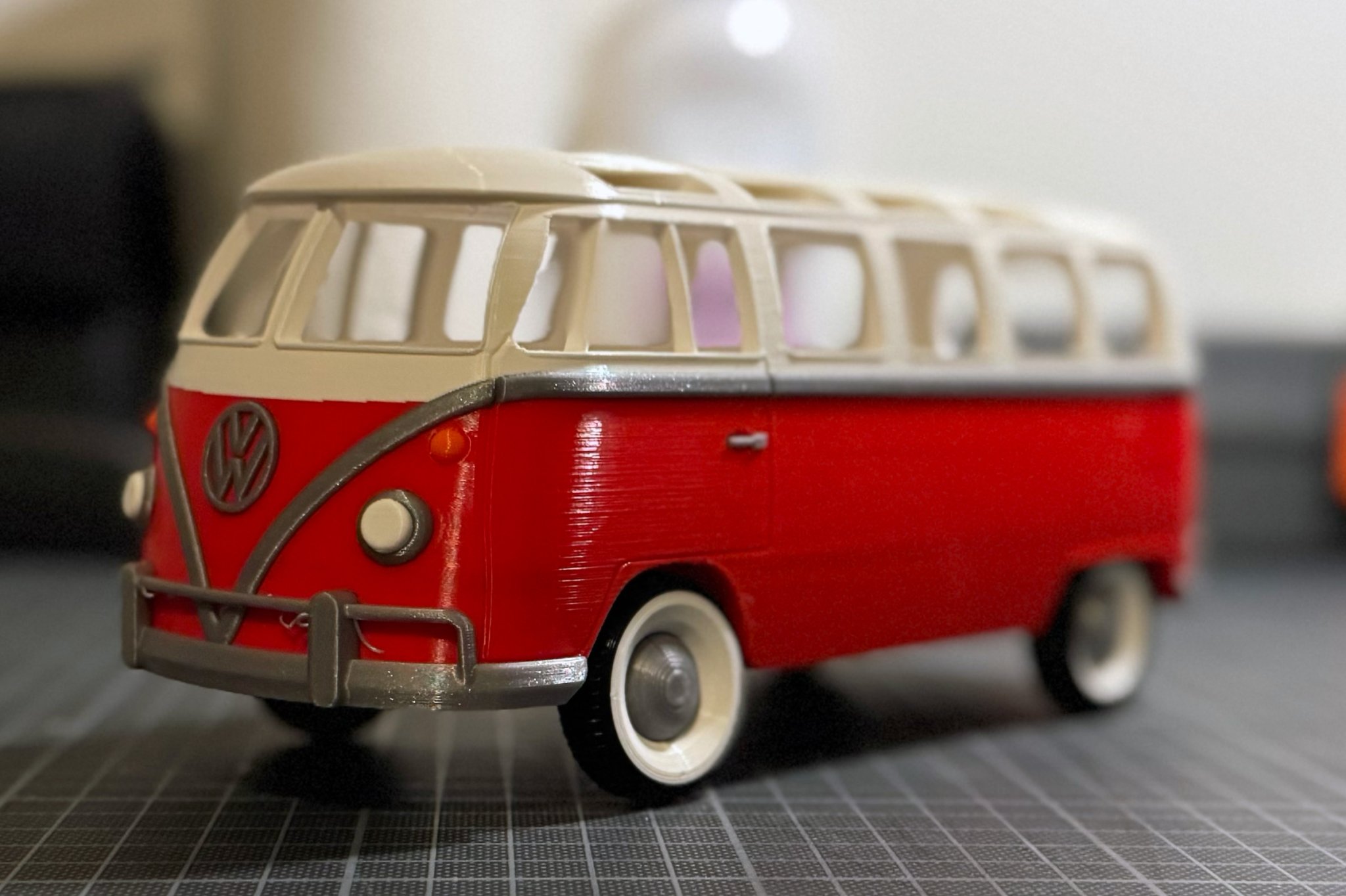 Xe buýt Volkswagen nhiều màu sắc in 3D với MMU