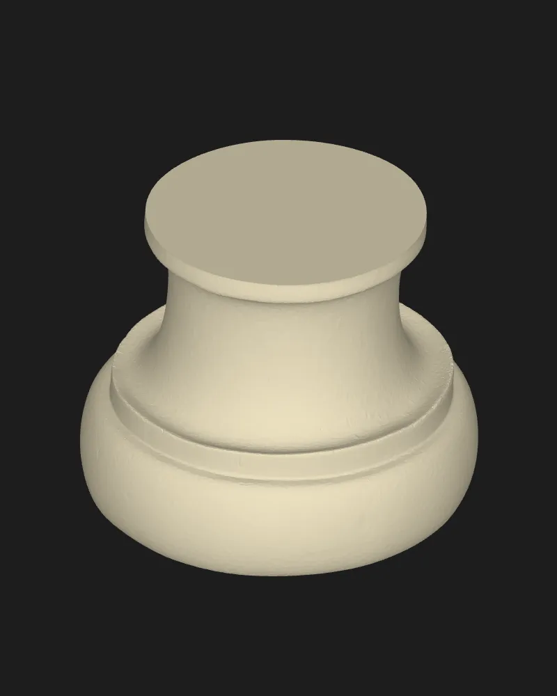 Tượng bán thân nữ hoàng Nefertiti trên bệ đỡ