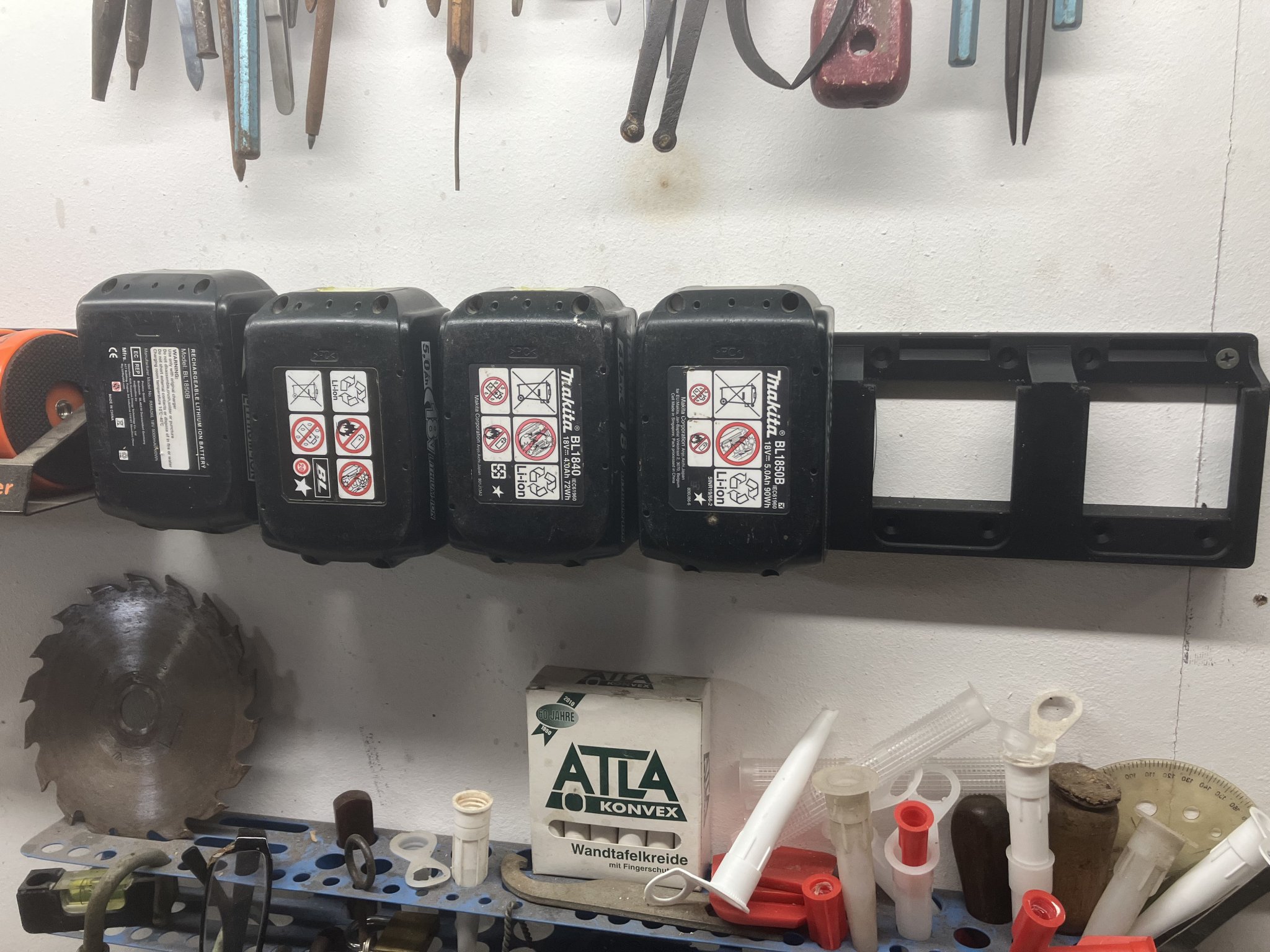 Giá đỡ pin Makita 18V cho 3 pin v3.0