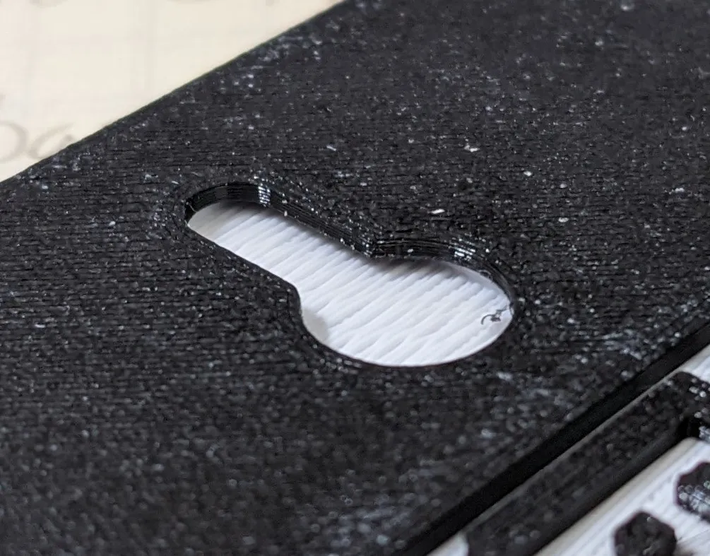 Giá treo hình ảnh kiểu khóa trên tường với khối âm