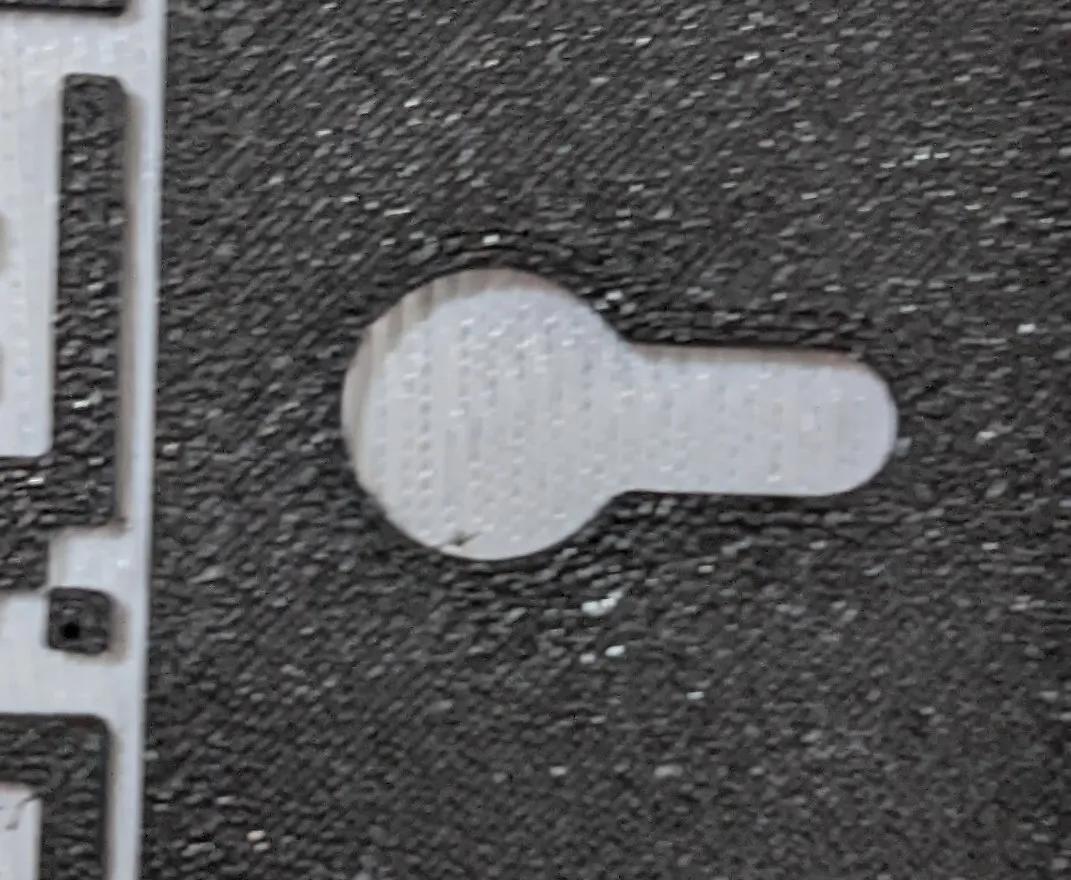 Giá treo hình ảnh kiểu khóa trên tường với khối âm