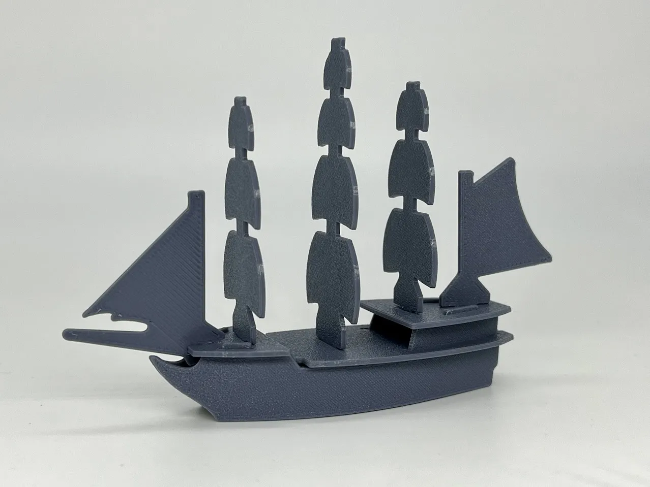 Tàu chiến và quái vật biển trong trò chơi cướp biển CSG