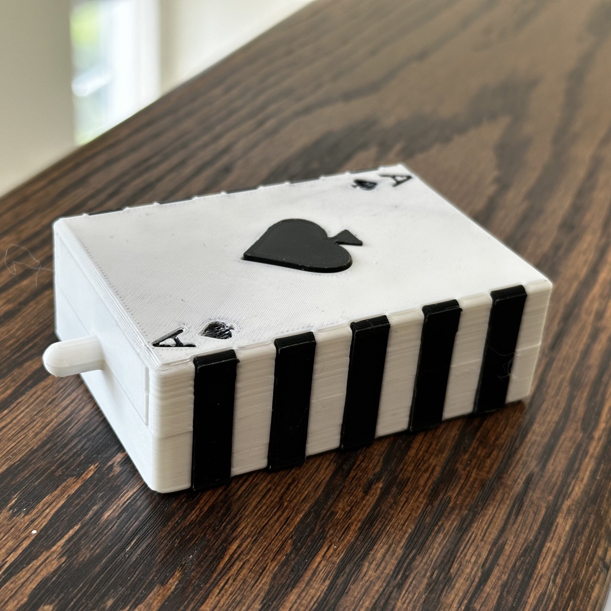 Hộp đố Spade với 3 ngăn bí mật