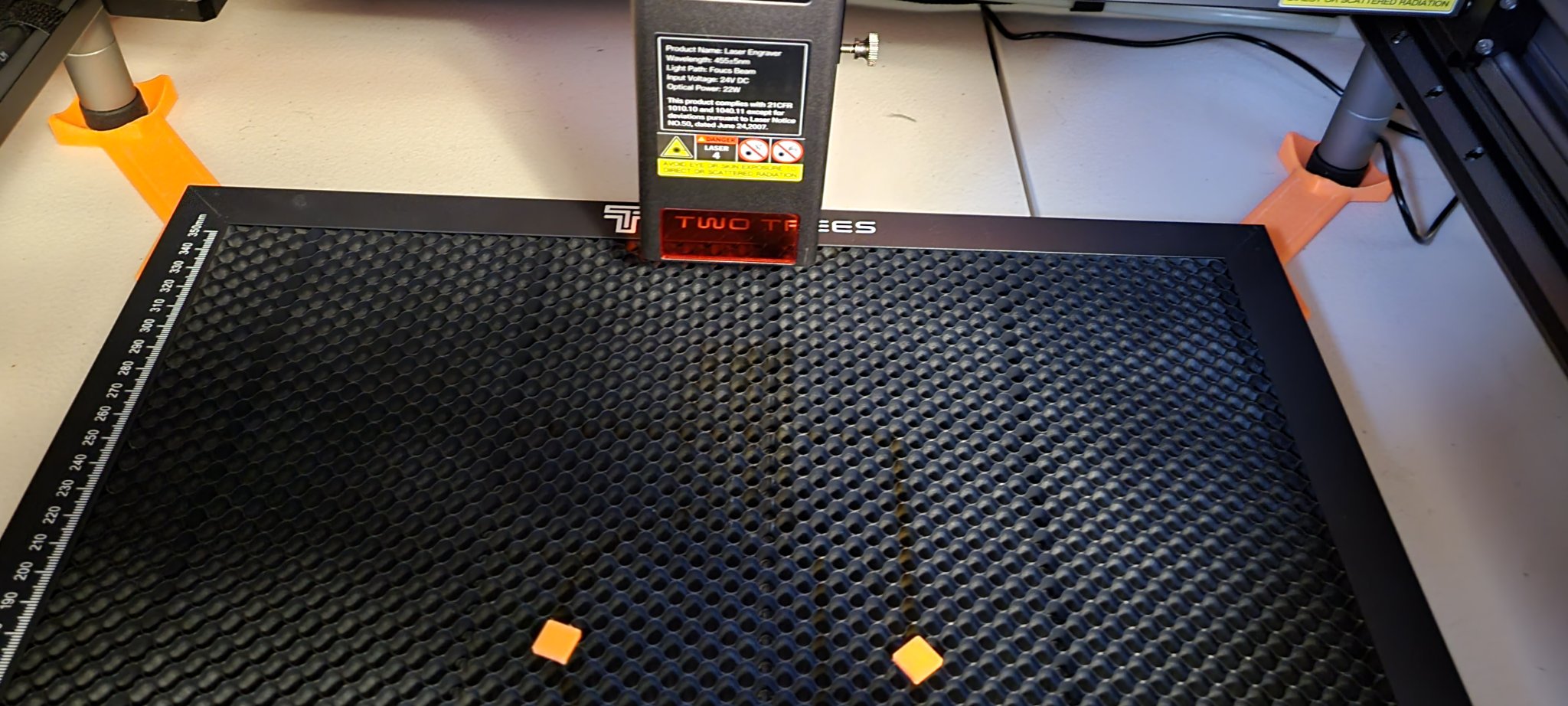 Giá đỡ bề mặt tổ ong 415mm cho máy khắc laser Falcon 2