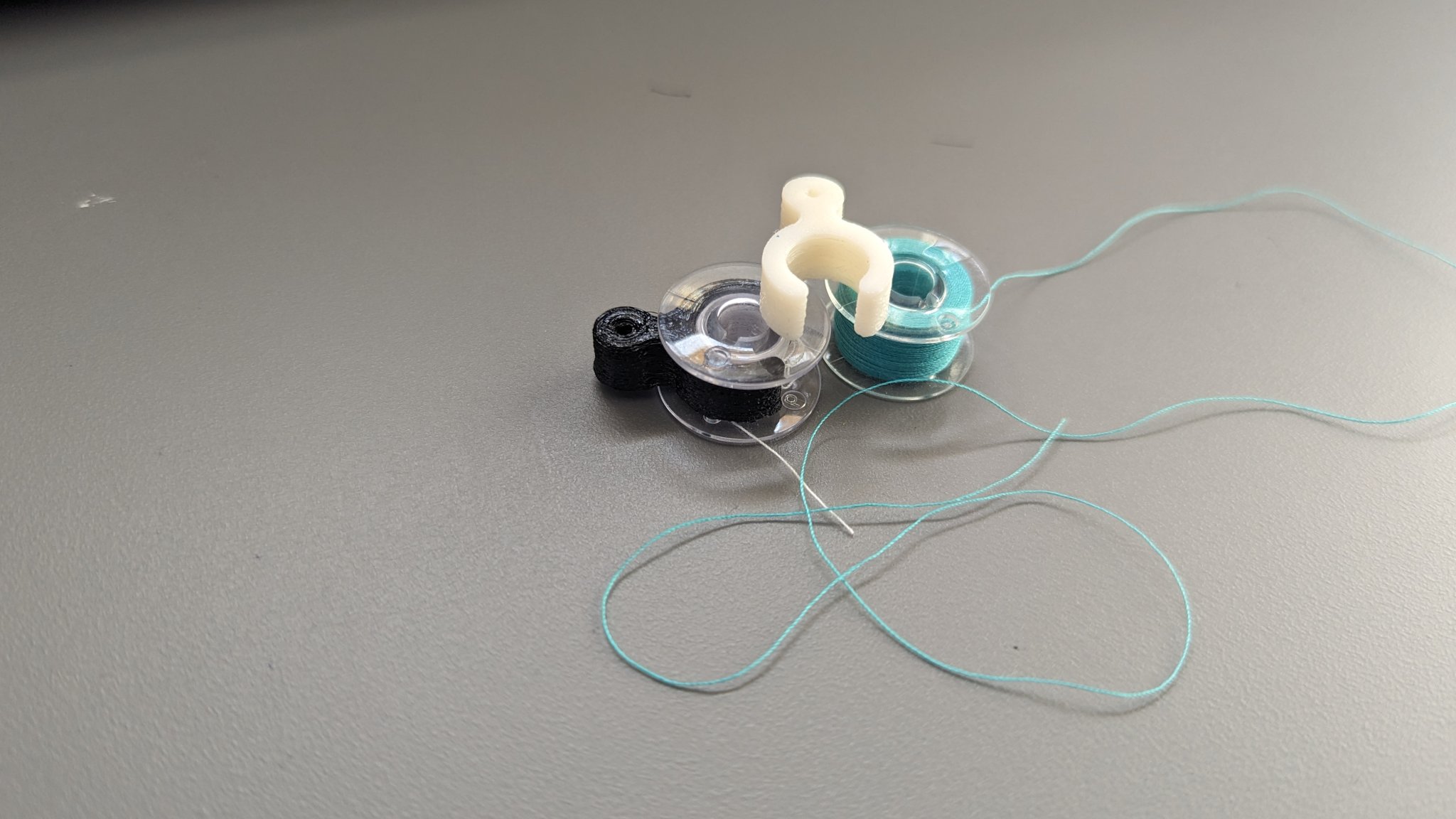 Kẹp giữ chỉ cho cuộn bobbin