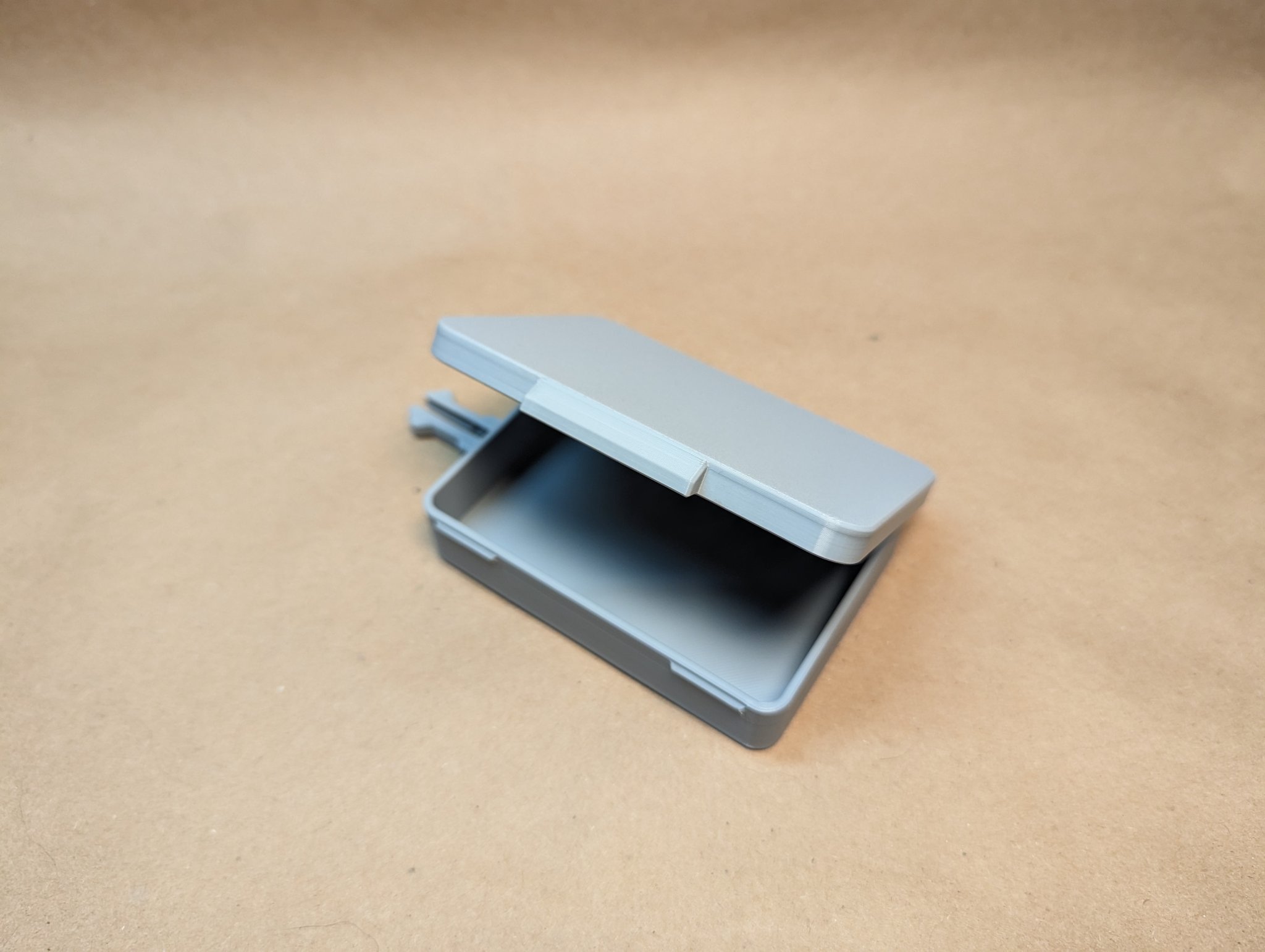 Hộp chứa đồ Flip Top QUICK-CLIP 136mL / 4.6oz